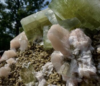 Apofylliet (groene) met Stilbiet en soms Heulandiet (Hieros Gamos) - Afbeelding 2