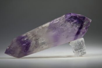 Amethist geslepen dubbeleinder met fantomen