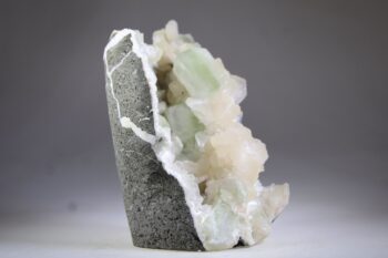 Apofylliet (zachtgroene) met Stilbiet en soms Scoleciet (Bron) - Afbeelding 4