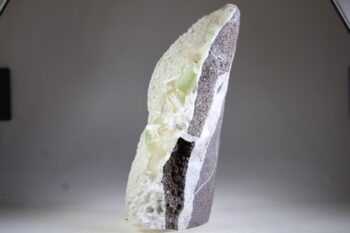 Apofylliet (zachtgroene) met Stilbiet en soms Scoleciet (Bron) - Afbeelding 4