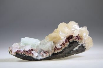 Apofylliet (Zeegroene) met Stilbiet en daarop Calciet kristalletjes (Realisatie) - Afbeelding 6