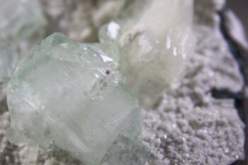 Aqua groene Apofylliet met witte Stilbiet - Afbeelding 2