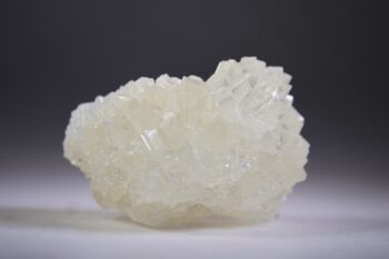 Calciet (wit) uit Indonesië