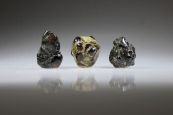 Granaat met Kyaniet en Mica