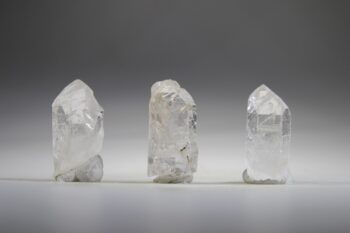 Kwartspunten met Amfiboolnaaldjes uit Corinto, Brazilië (Projector) - Afbeelding 2