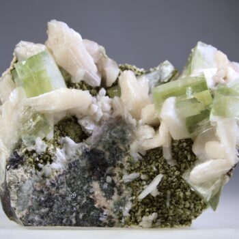 Apofylliet (groene) met Stilbiet en soms Heulandiet (Hieros Gamos)