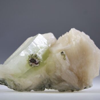 Apofylliet (groene) met Stilbiet en soms Heulandiet (Hieros Gamos)