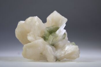 Apofylliet (groene) met Stilbiet en soms Heulandiet (Hieros Gamos)