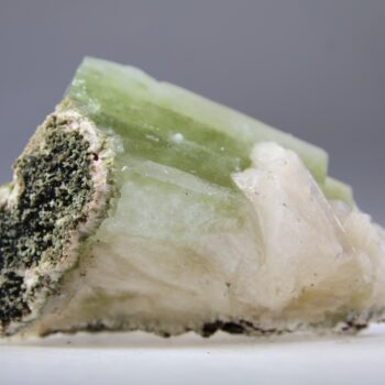 Apofylliet (groene) met Stilbiet en soms Heulandiet (Hieros Gamos)