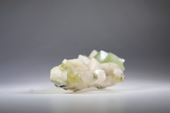 Apofylliet (groene) met Stilbiet en soms Heulandiet (Hieros Gamos) - Afbeelding 3