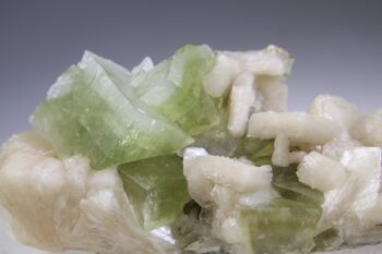 Apofylliet (groene) met Stilbiet en soms Heulandiet (Hieros Gamos) - Afbeelding 4