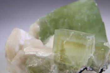 Apofylliet (groene) met Stilbiet en soms Heulandiet (Hieros Gamos) - Afbeelding 4