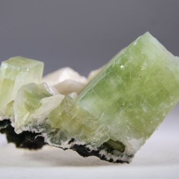 Apofylliet (groene) met Stilbiet en soms Heulandiet (Hieros Gamos)