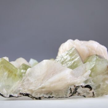 Apofylliet (groene) met Stilbiet en soms Heulandiet (Hieros Gamos)