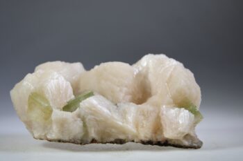 Apofylliet (groene) met Stilbiet en soms Heulandiet (Hieros Gamos)
