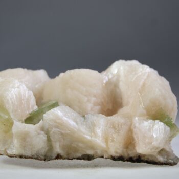 Apofylliet (groene) met Stilbiet en soms Heulandiet (Hieros Gamos)