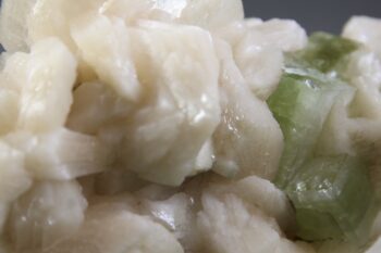 Apofylliet (groene) met Stilbiet en soms Heulandiet (Hieros Gamos) - Afbeelding 2