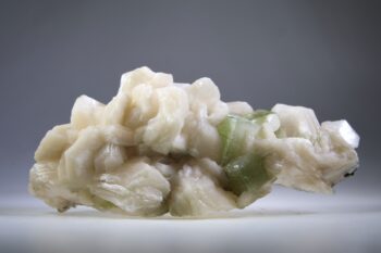Apofylliet (groene) met Stilbiet en soms Heulandiet (Hieros Gamos)