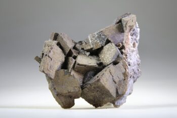 Hematiet kristallen op Pegmatiet (Uitverkocht)