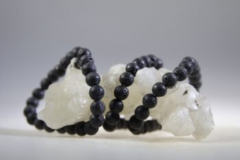 Lavasteen armband