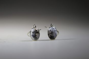 Merliniet Oorhangers