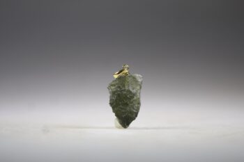 Moldaviet hanger met gold plated oogje