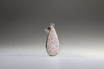 Natroliet Roze uit Indonesië (Rhodatroliet) Hanger