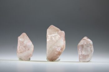 Pink Lemurian met coderingen