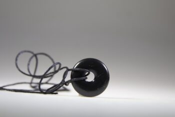 Shungit donut hanger