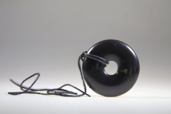 Shungit donut hanger