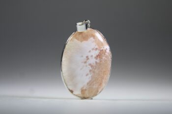 Stilbiet met Scoleciet hanger