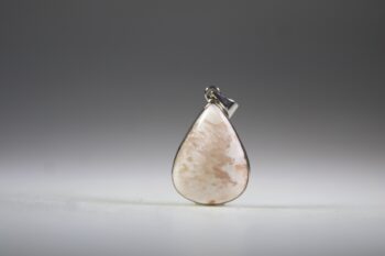 Stilbiet met Scoleciet hanger