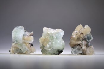 Apofylliet (Zeegroene) met Stilbiet en daarop Calciet kristalletjes (Realisatie) - Afbeelding 6